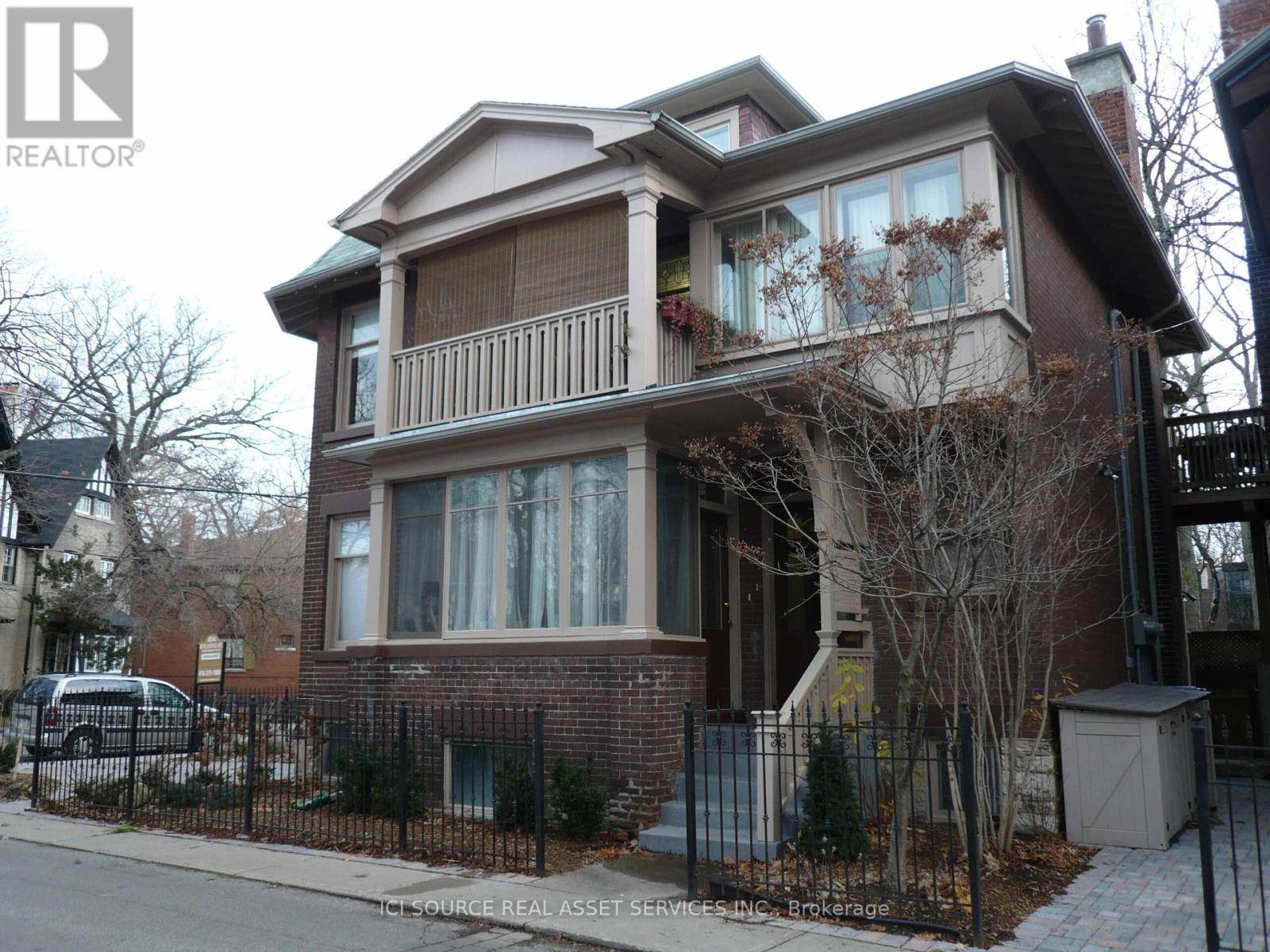 Toronto (east End-danforth), ON M4E1Y8,45 A Benlamond AVE #2