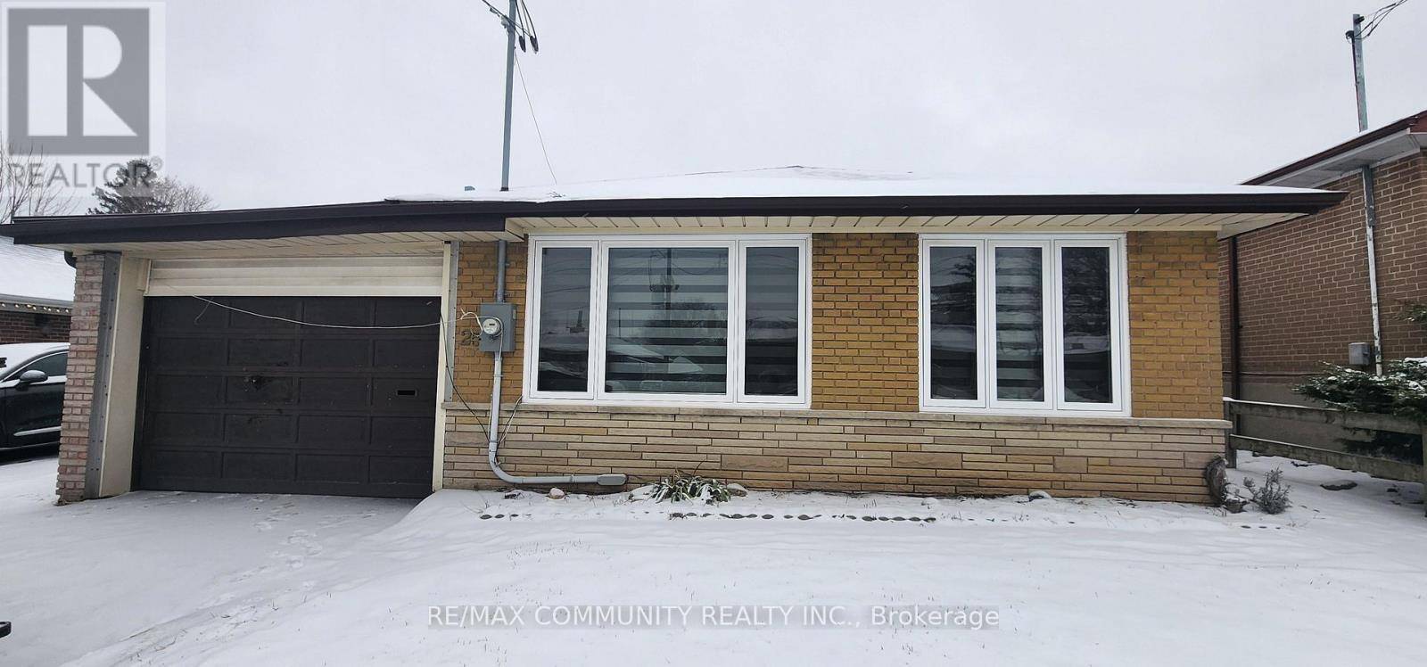 Toronto (woburn), ON M1H2G5,25 Brantwood DR #MAIN