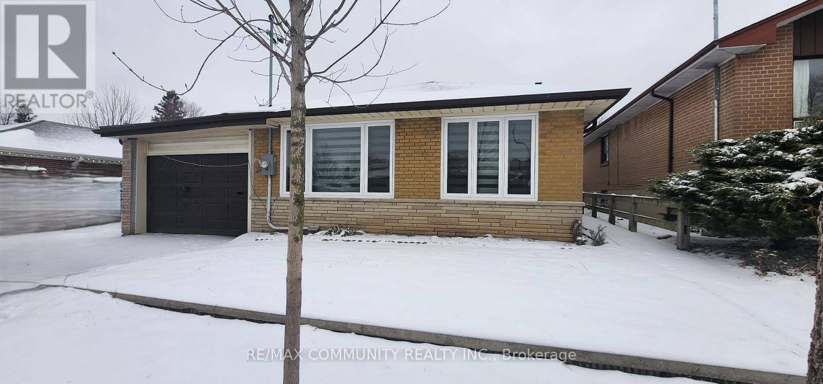 Toronto (woburn), ON M1H2G5,25 Brantwood DR #MAIN