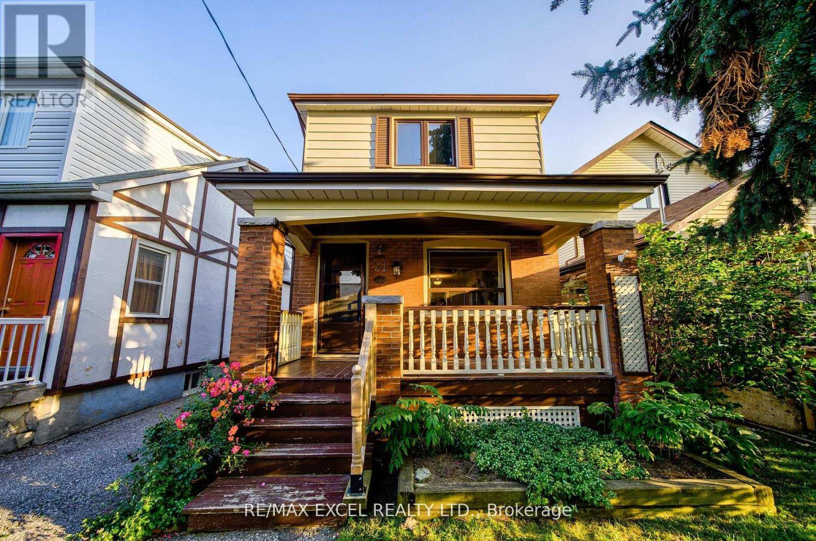 Toronto (woodbine-lumsden), ON M4C2X4,21 SAVOY AVENUE