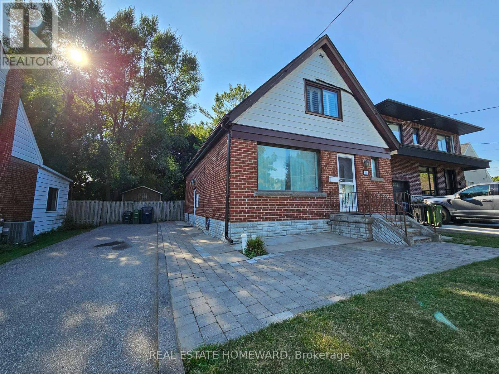 Toronto (clairlea-birchmount), ON M1L3A4,44 HARRIS PARK DRIVE