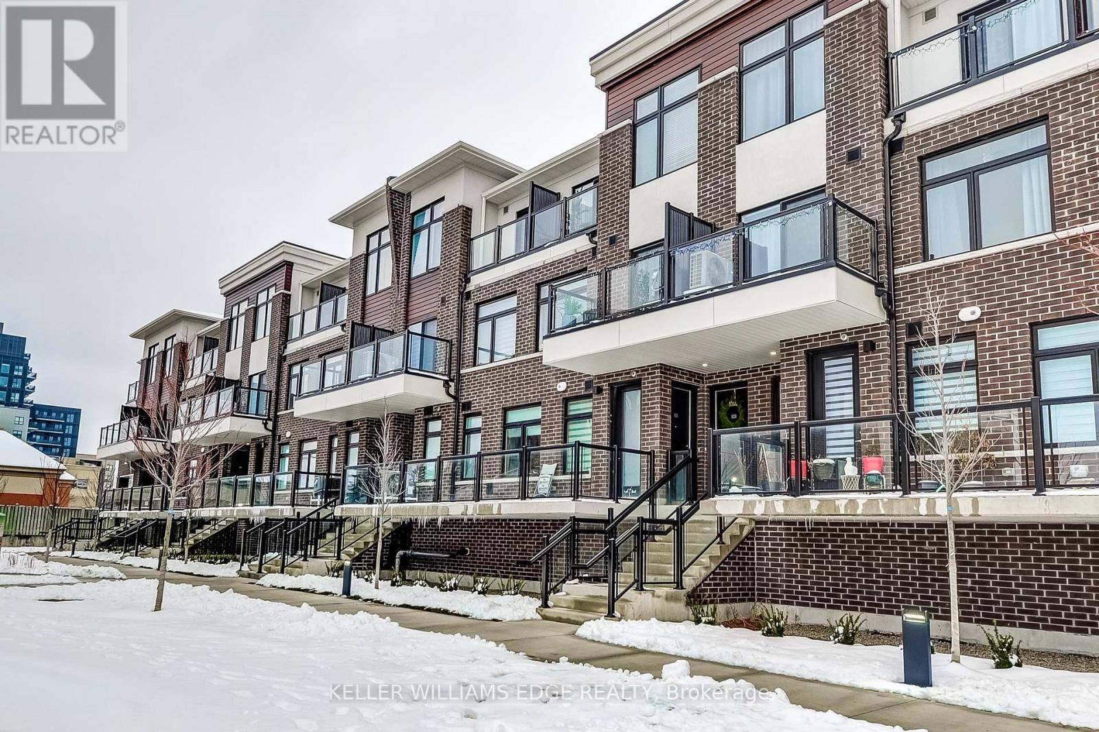 Pickering (woodlands), ON L1V0H1,755 Omega DR #202