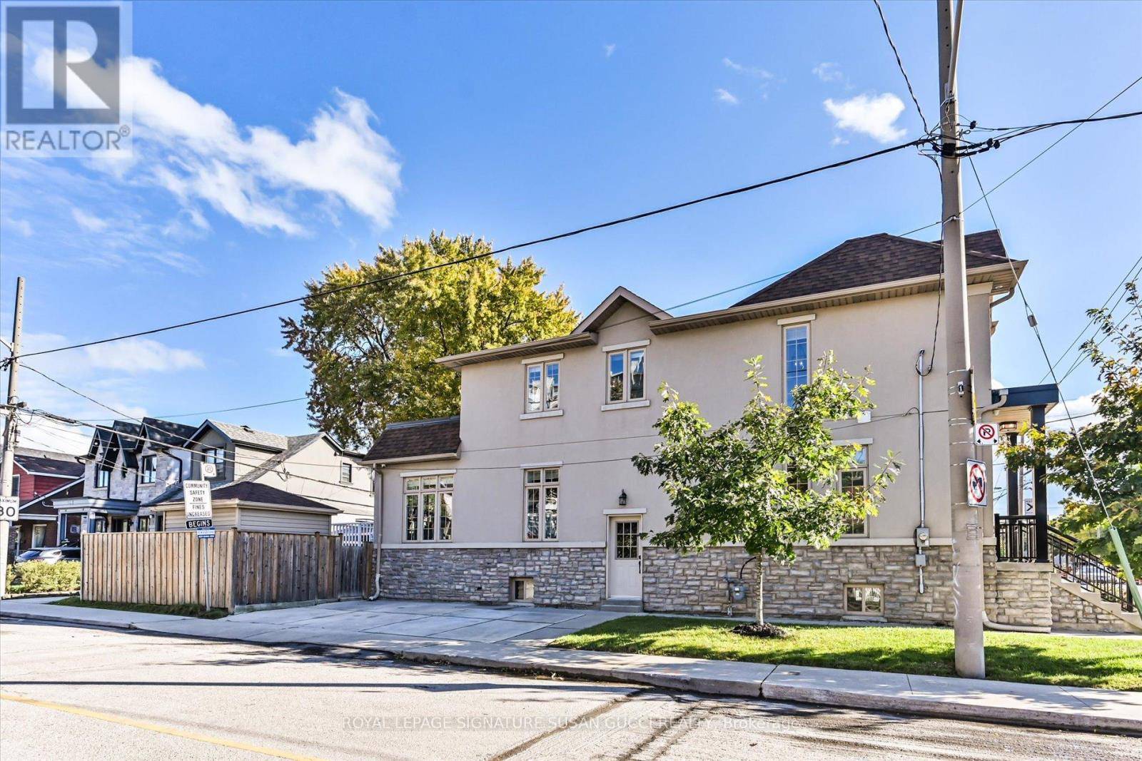 Toronto (woodbine-lumsden), ON M4C4G7,1425 WOODBINE AVENUE