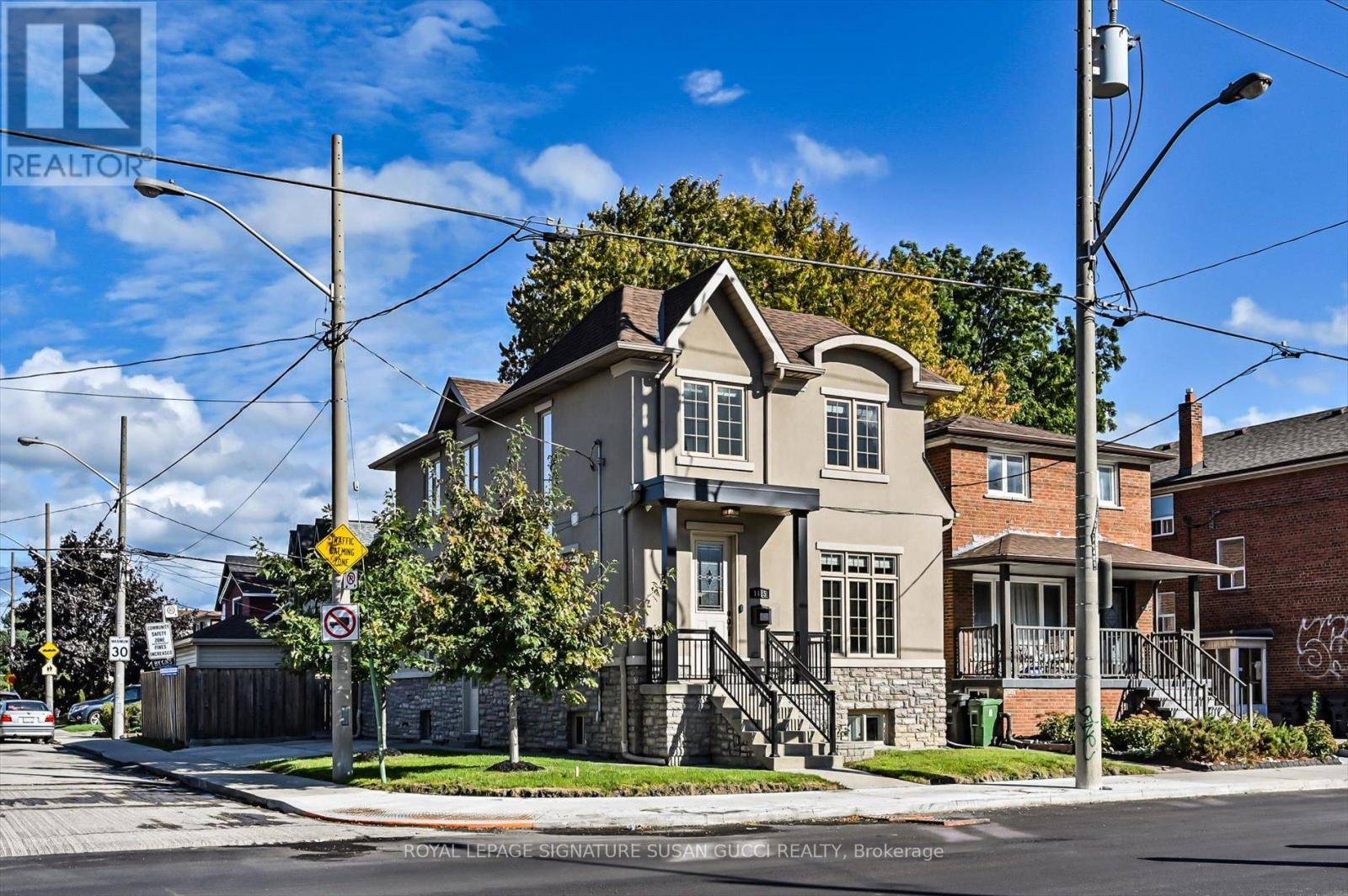 Toronto (woodbine-lumsden), ON M4C4G7,1425 WOODBINE AVENUE