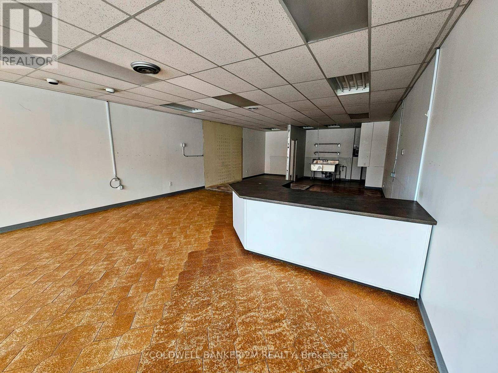Oshawa (central), ON L1H4G6,74 Simcoe ST South #102