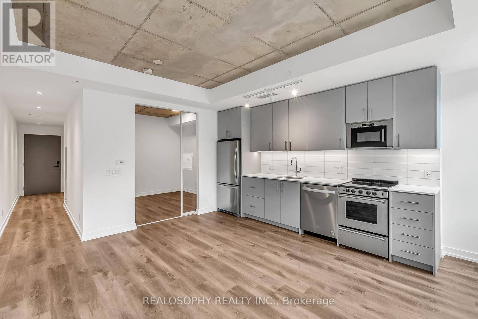Toronto (south Riverdale), ON M4M2Y6,115 Larchmount AVE #306