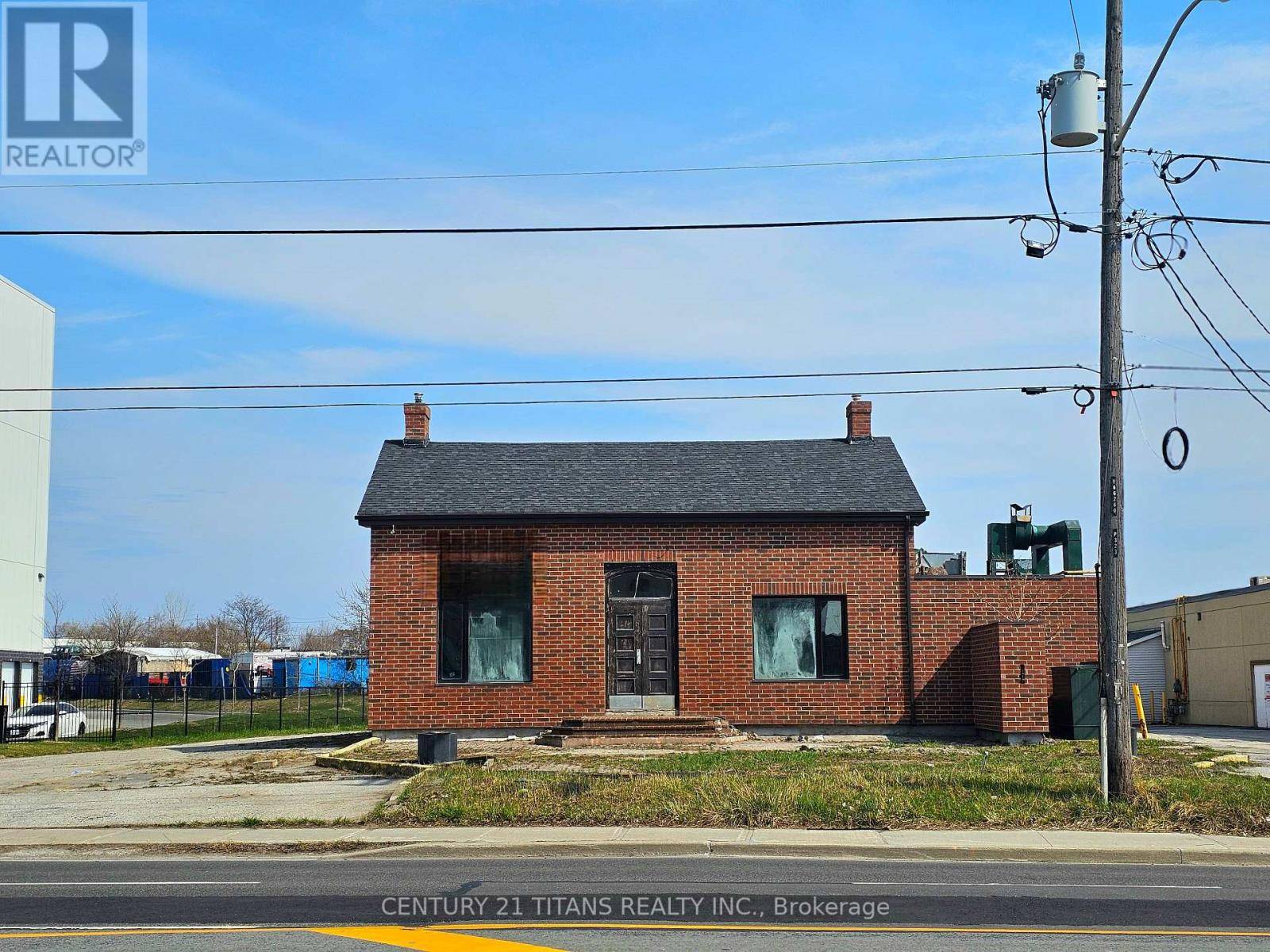 Toronto (clairlea-birchmount), ON M1L3X2,323 DANFORTH ROAD