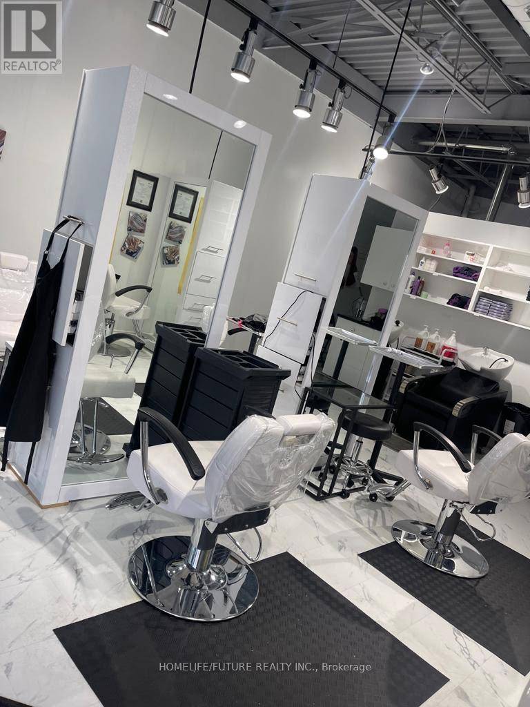 Toronto (east End-danforth), ON M4C1L8,2763 DANFORTH AVENUE