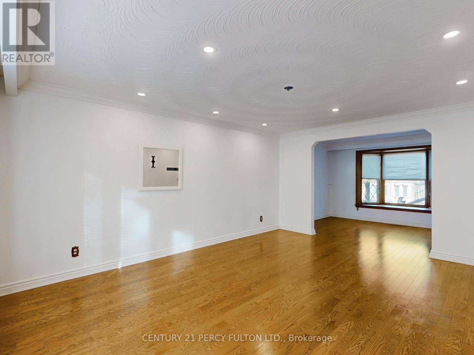 Toronto (woburn), ON M1H2S8,31 ERINLEA CRESCENT