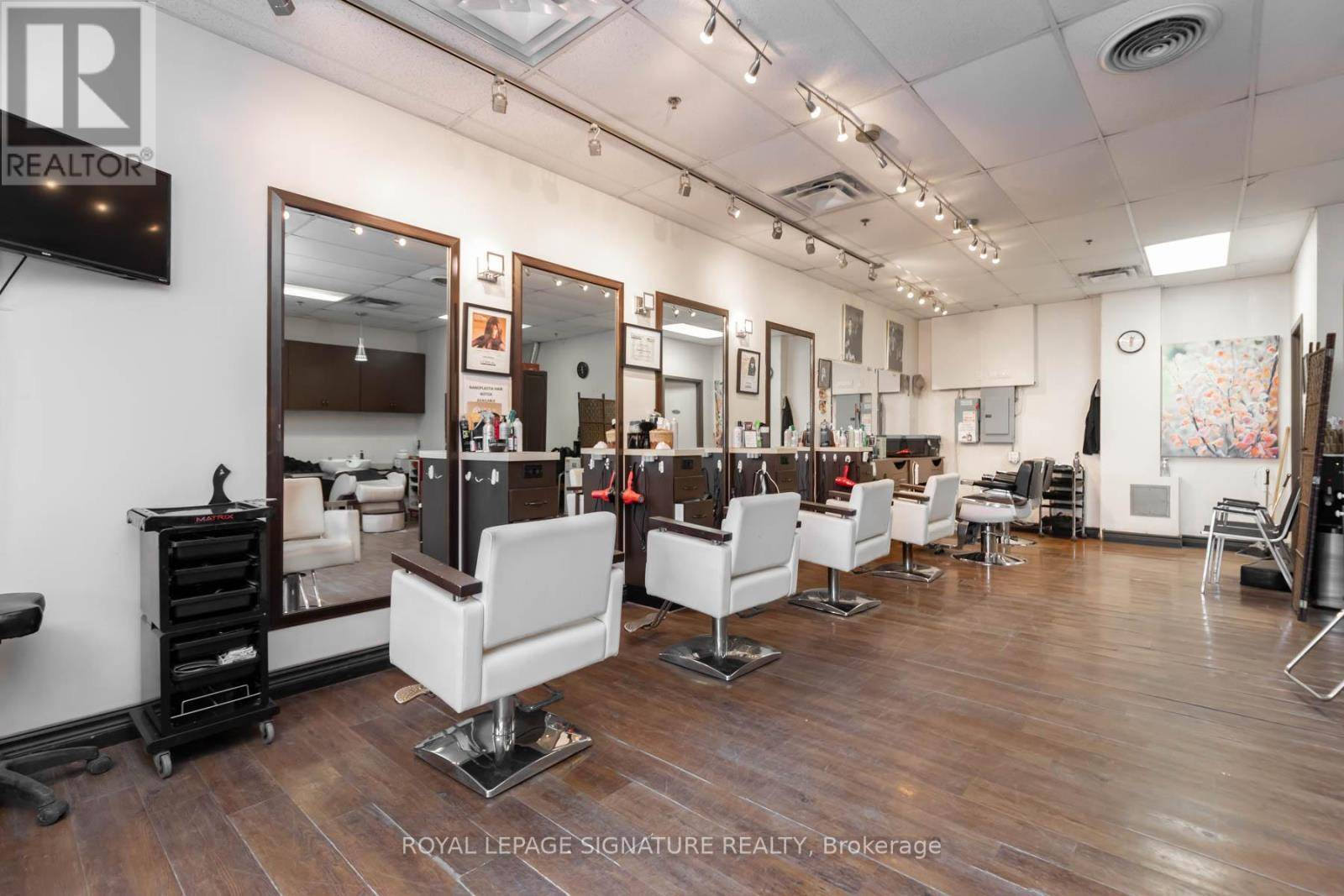 Toronto (the Beaches), ON M1N4C3,2480 GERRARD STREET E