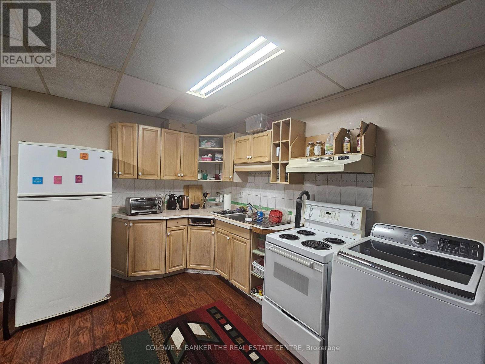 Toronto (cliffcrest), ON M1M1N3,2867 KINGSTON RD ROAD