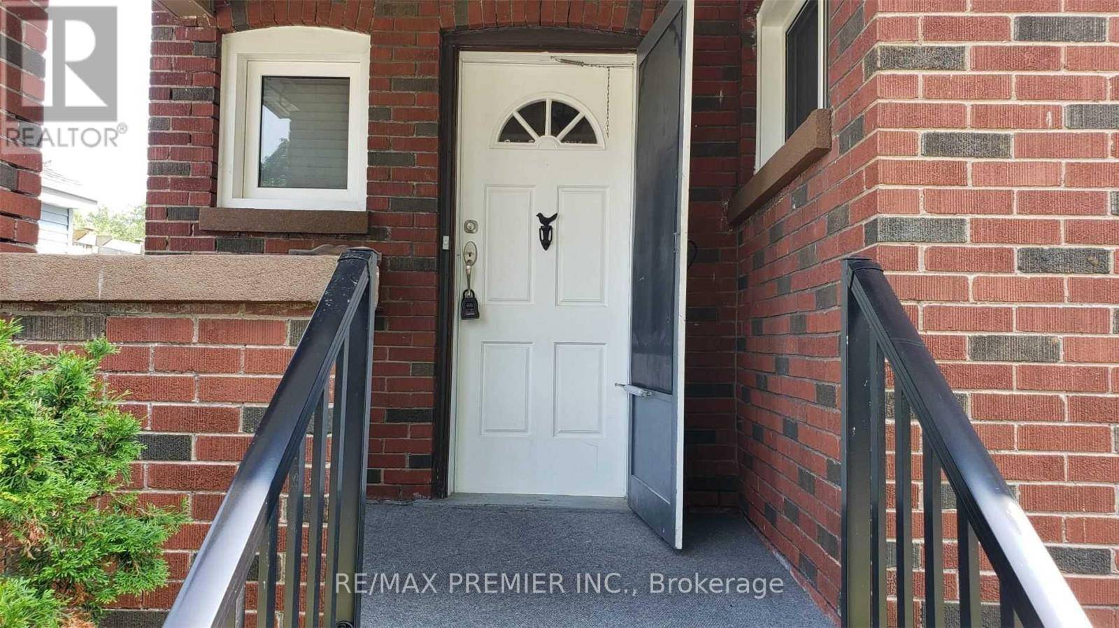Oshawa (mclaughlin), ON L1J2R9,443 ADELAIDE AVENUE W