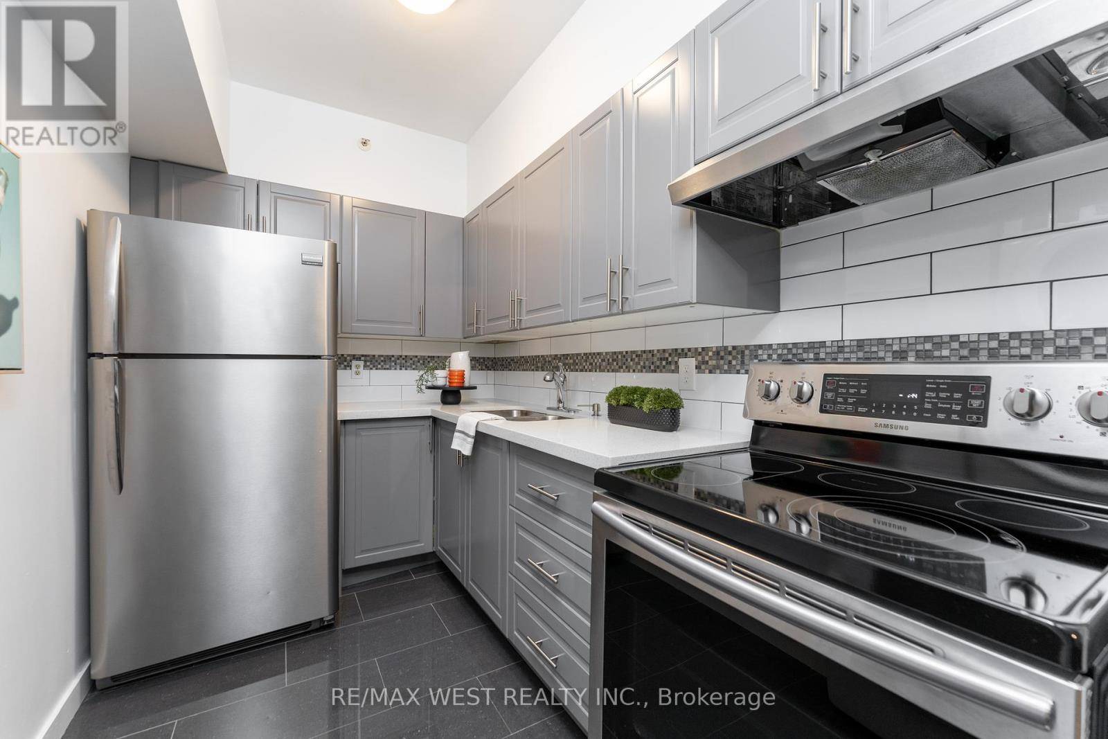 Toronto (malvern), ON M1B5J7,5800 Sheppard AVE East #414