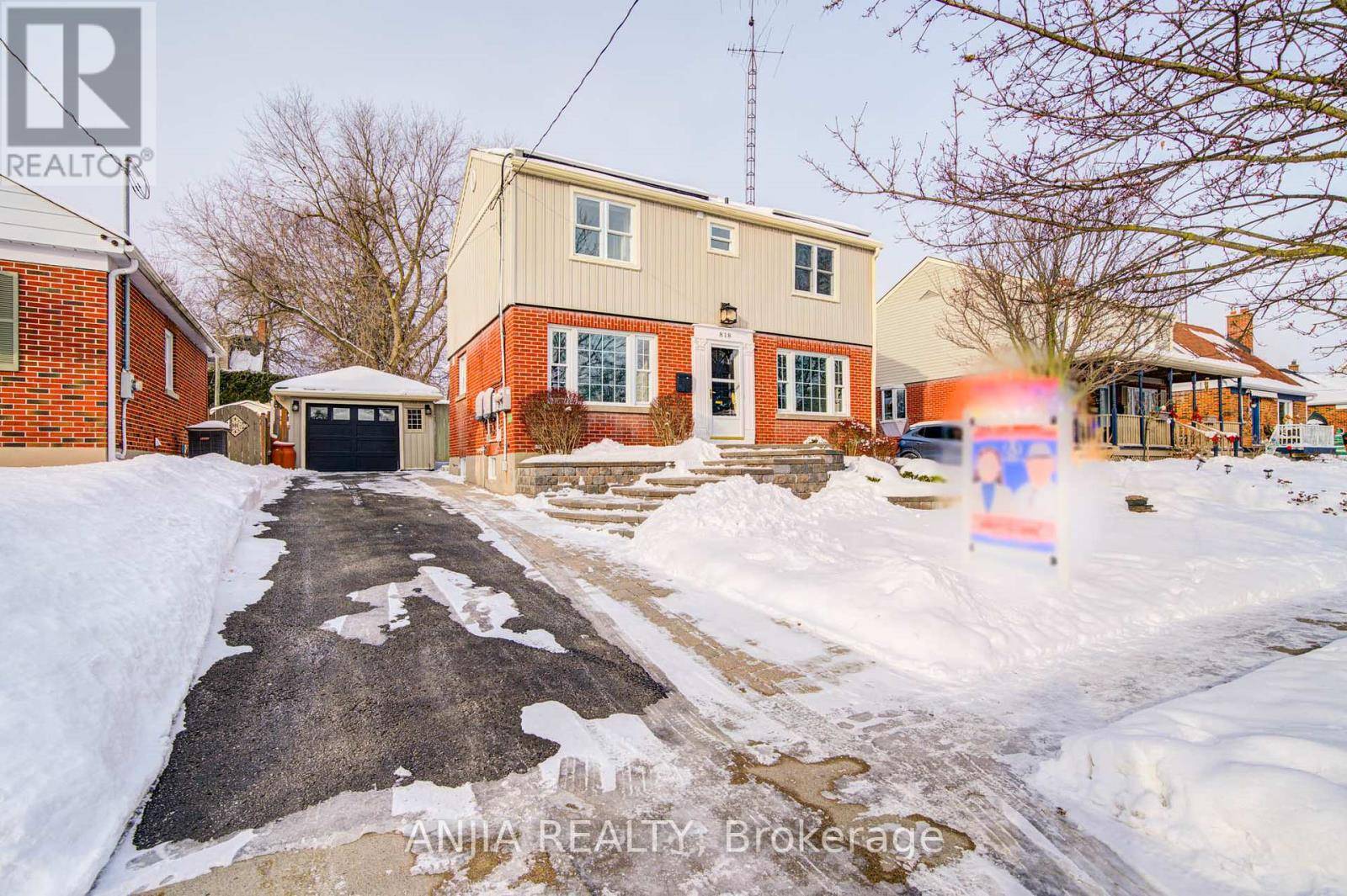 Oshawa (centennial), ON L1G5A9,818 MASSON STREET