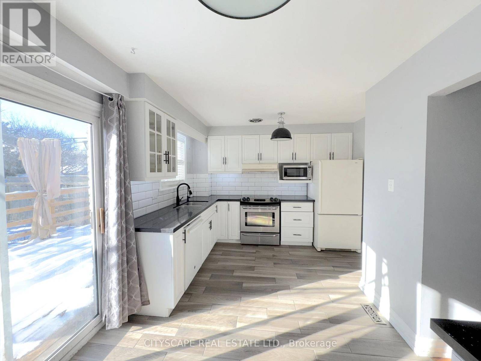 Oshawa (vanier), ON L1J5X9,350 VANCOUVER CRESCENT