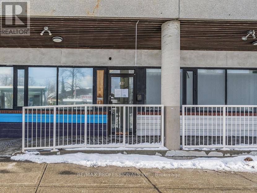 Toronto (east End-danforth), ON M4E2W1,180 MAIN STREET