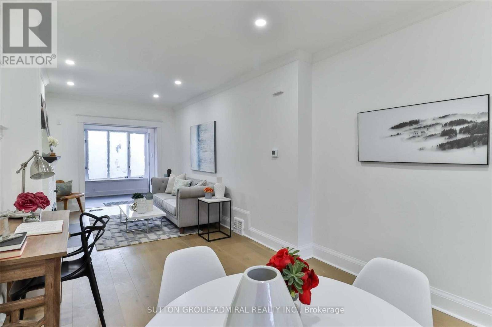 Toronto (woodbine Corridor), ON M4L3C1,67 GAINSBOROUGH ROAD