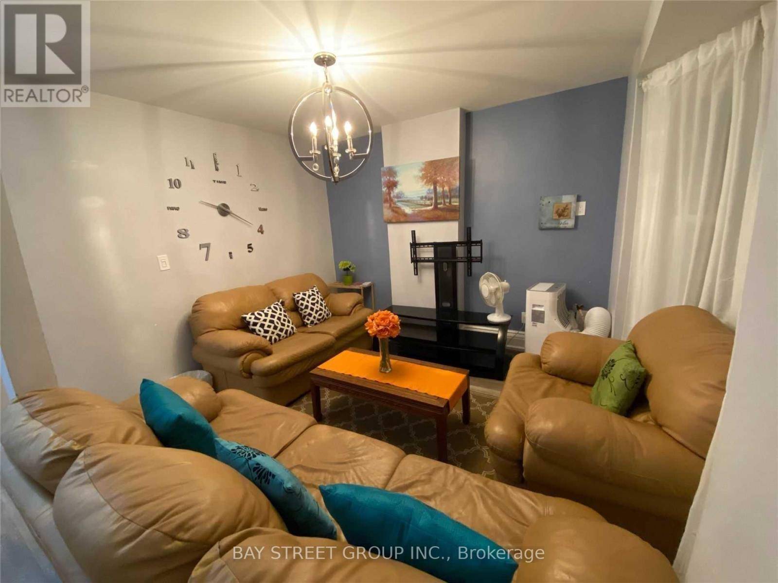 Toronto (greenwood-coxwell), ON M4L1C9,1392 queen ST East #2