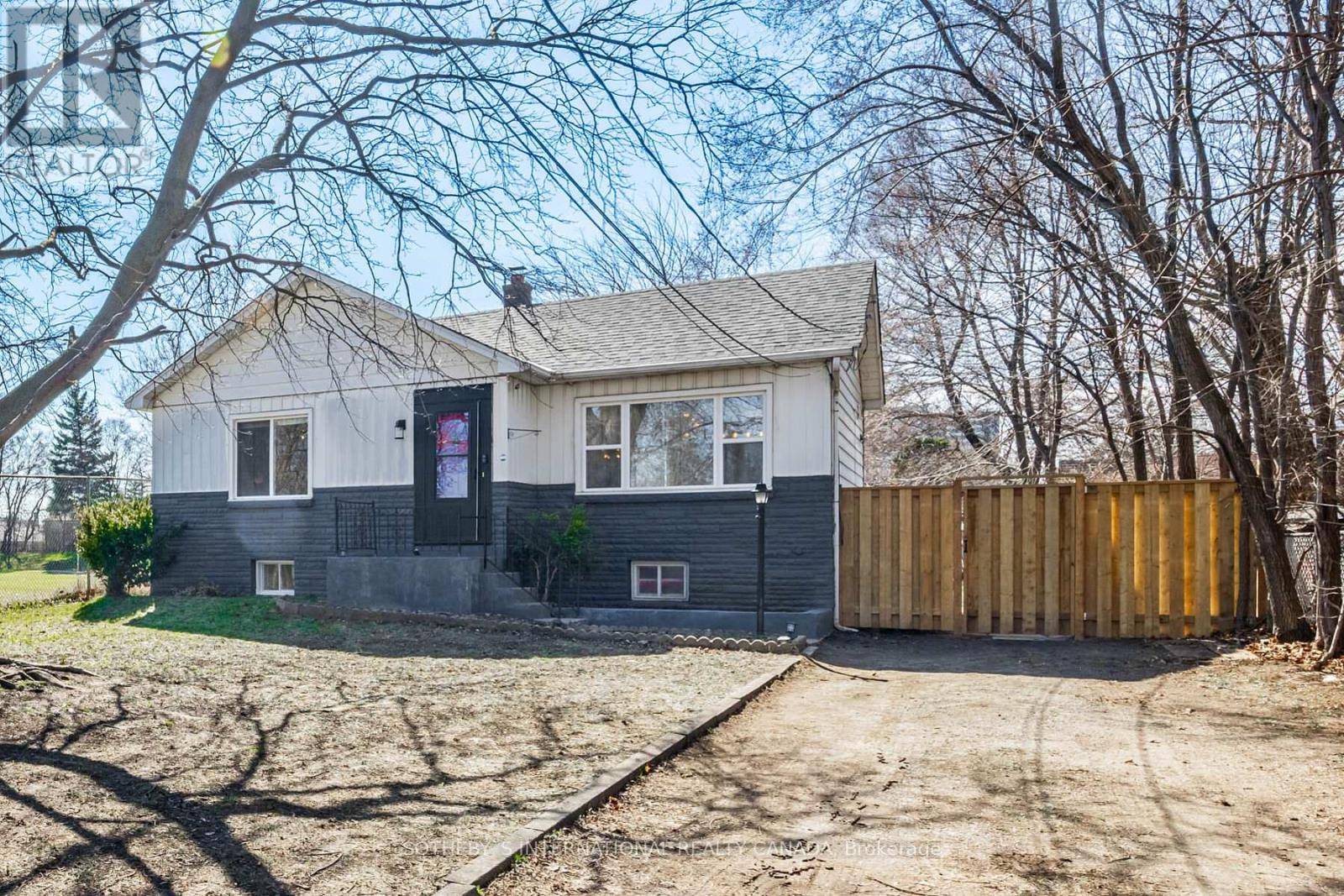 Toronto (west Hill), ON M1E2R6,4075A LAWRENCE AVENUE E