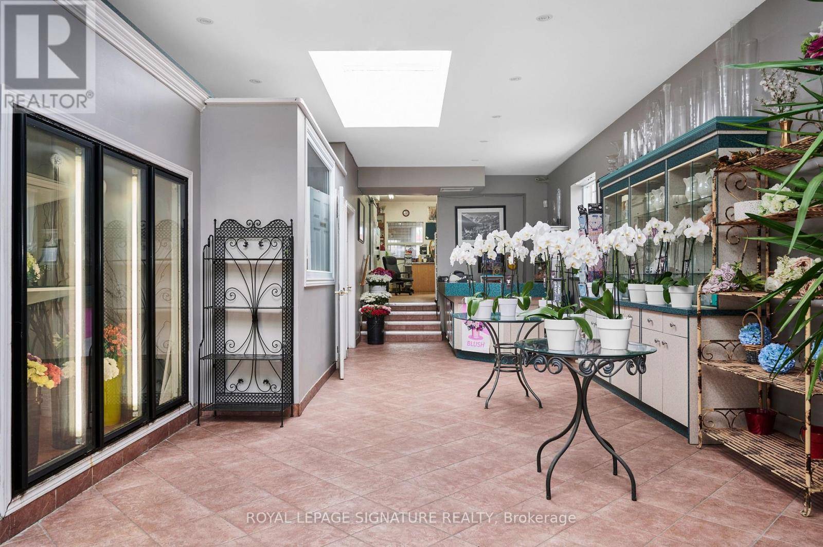 Toronto (clairlea-birchmount), ON M1K1C6,550 DANFORTH ROAD