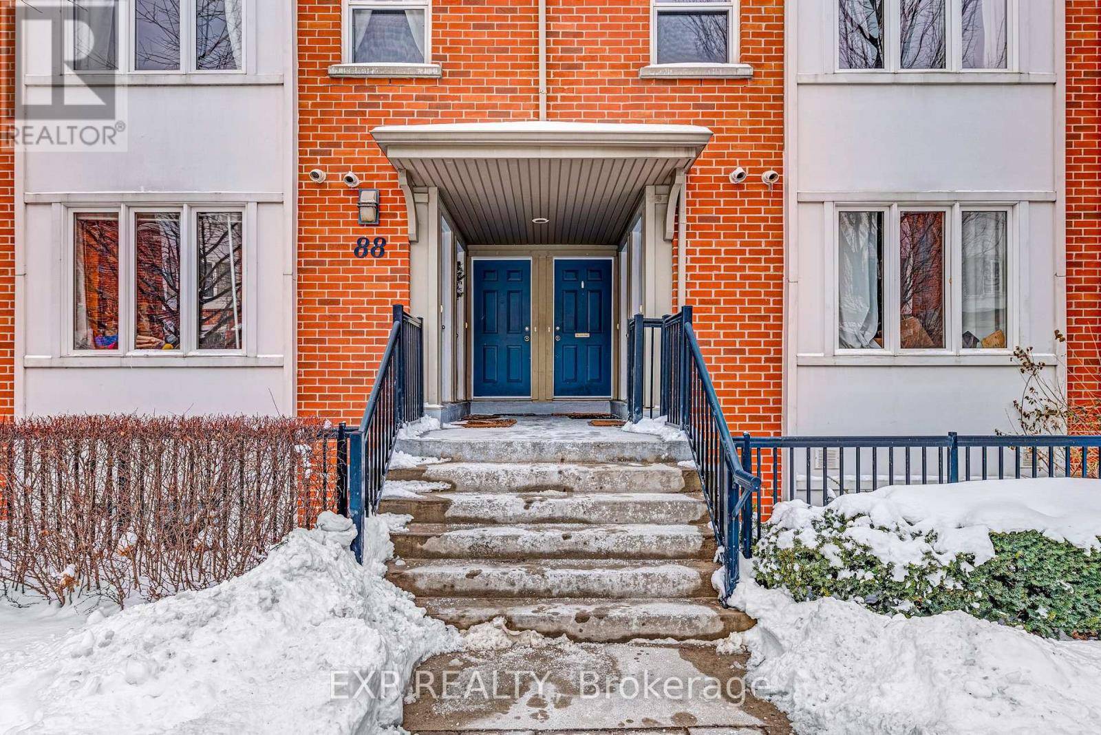 Toronto (south Riverdale), ON M4M2S9,88 Munro ST #5