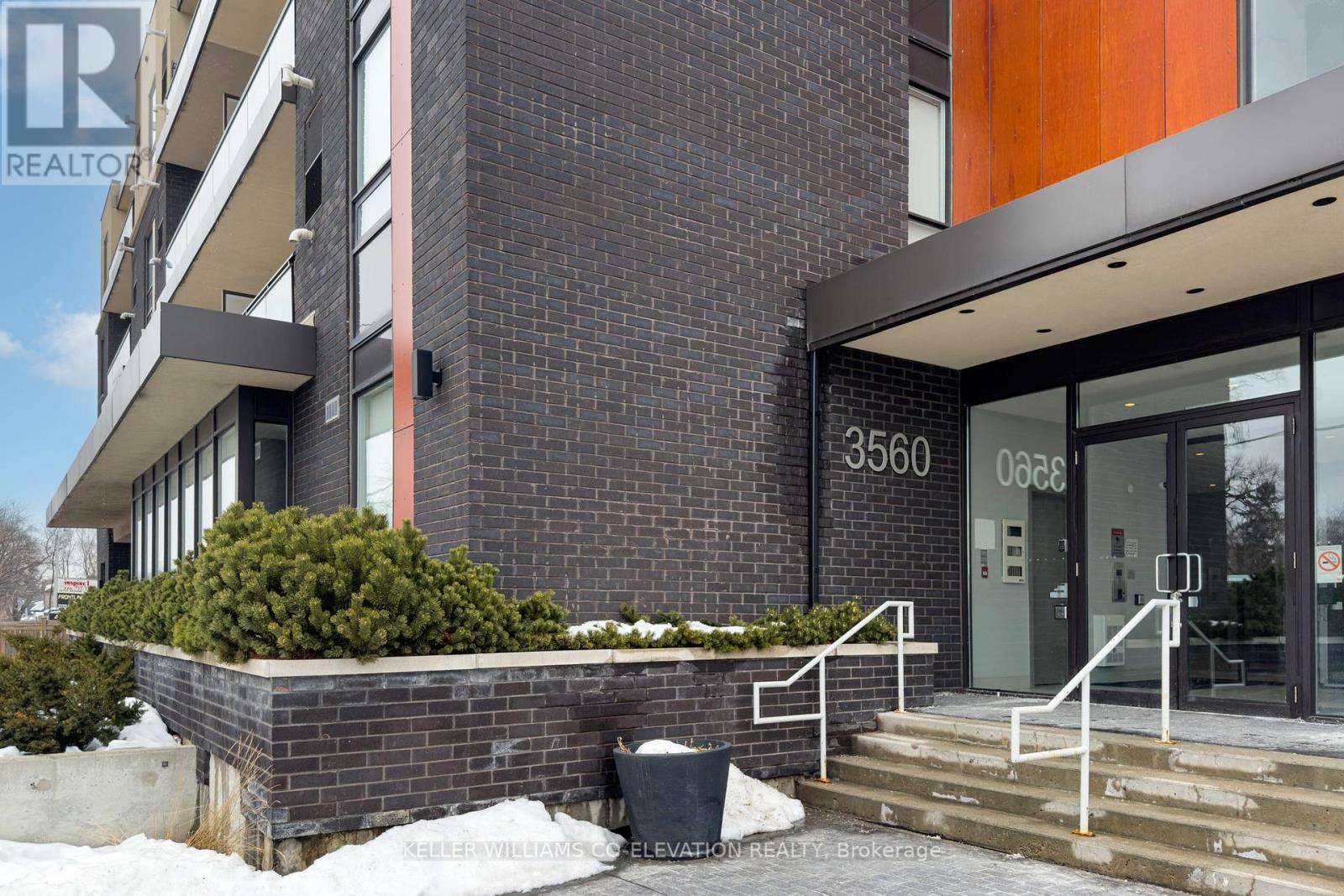 Toronto (kennedy Park), ON M1K0A9,3560 St Clair AVE East #316