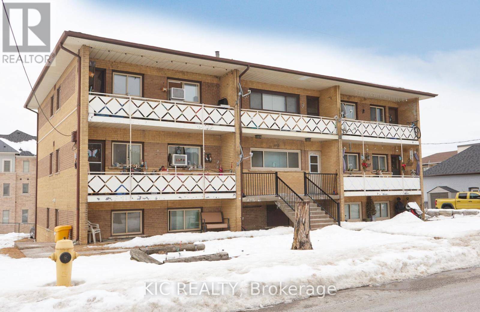 Whitby (port Whitby), ON L1N1B3,1613 DUFFERIN STREET