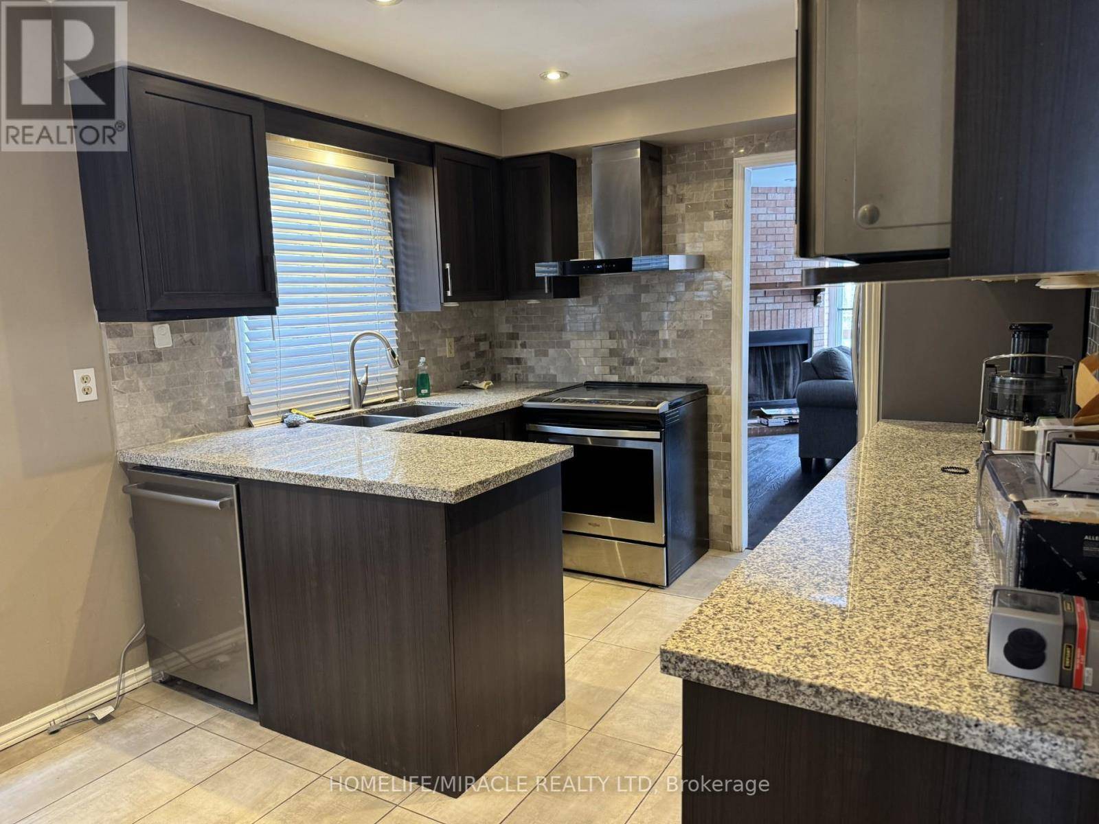 Ajax (south East), ON L1S7B5,65 LEACH DRIVE E