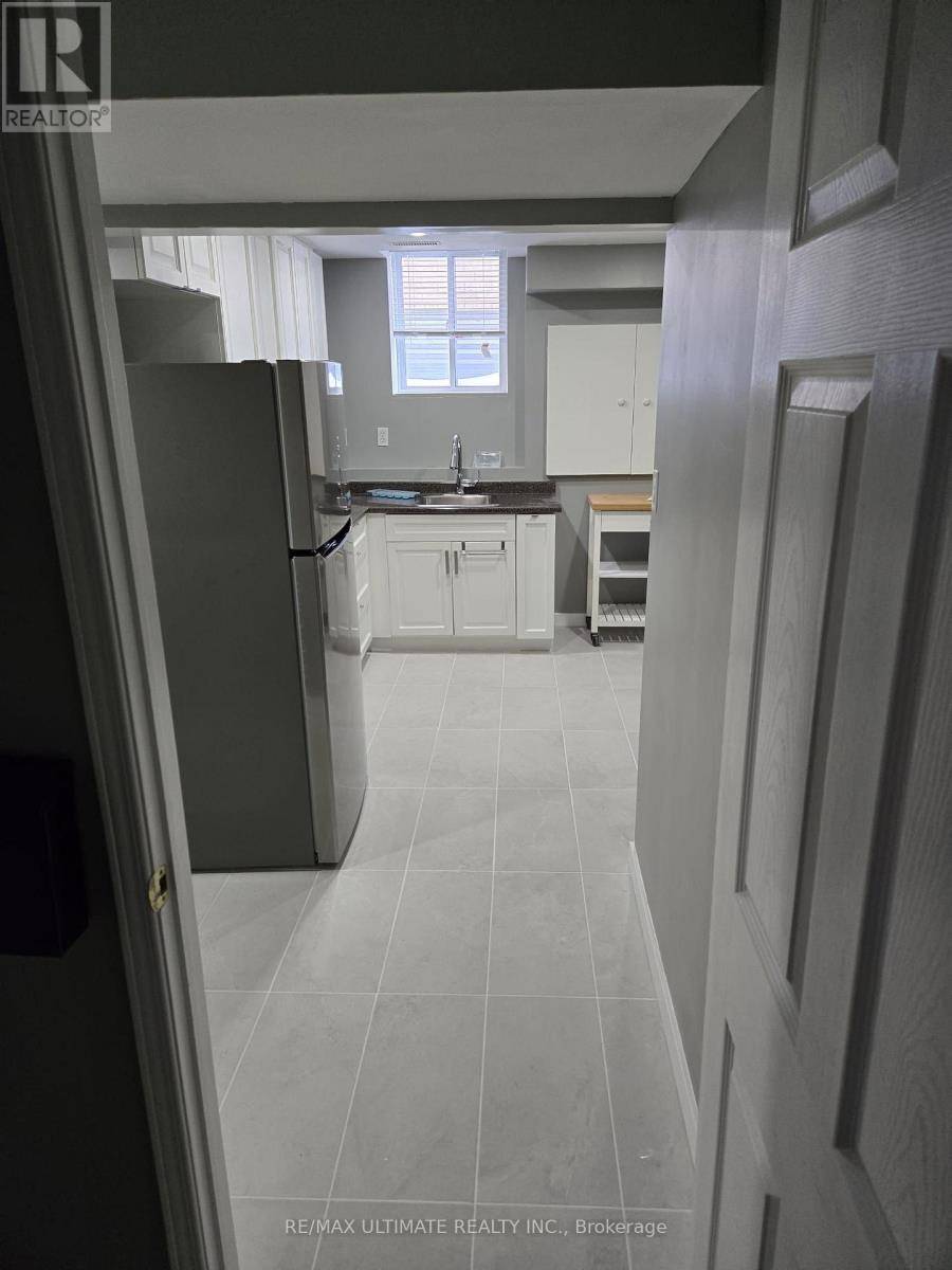 Clarington (courtice), ON L1E2X7,5 HEARTHSTONE CRESCENT