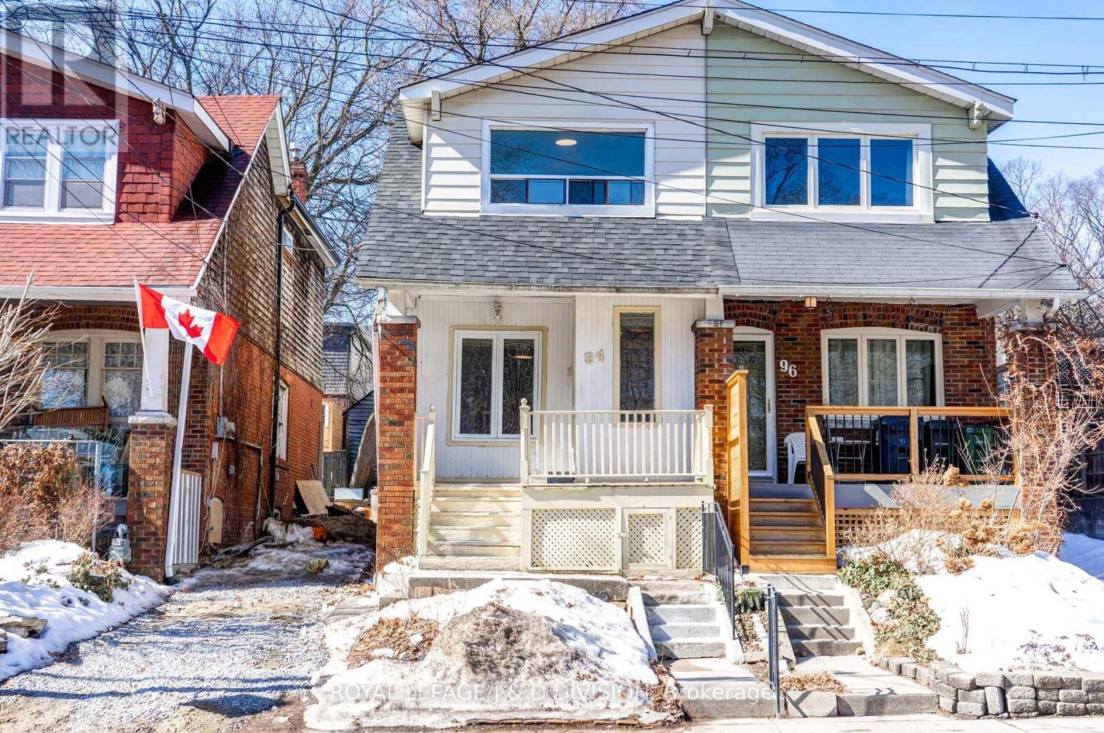 Toronto (east End-danforth), ON M4E2M1,94 BROOKSIDE DRIVE