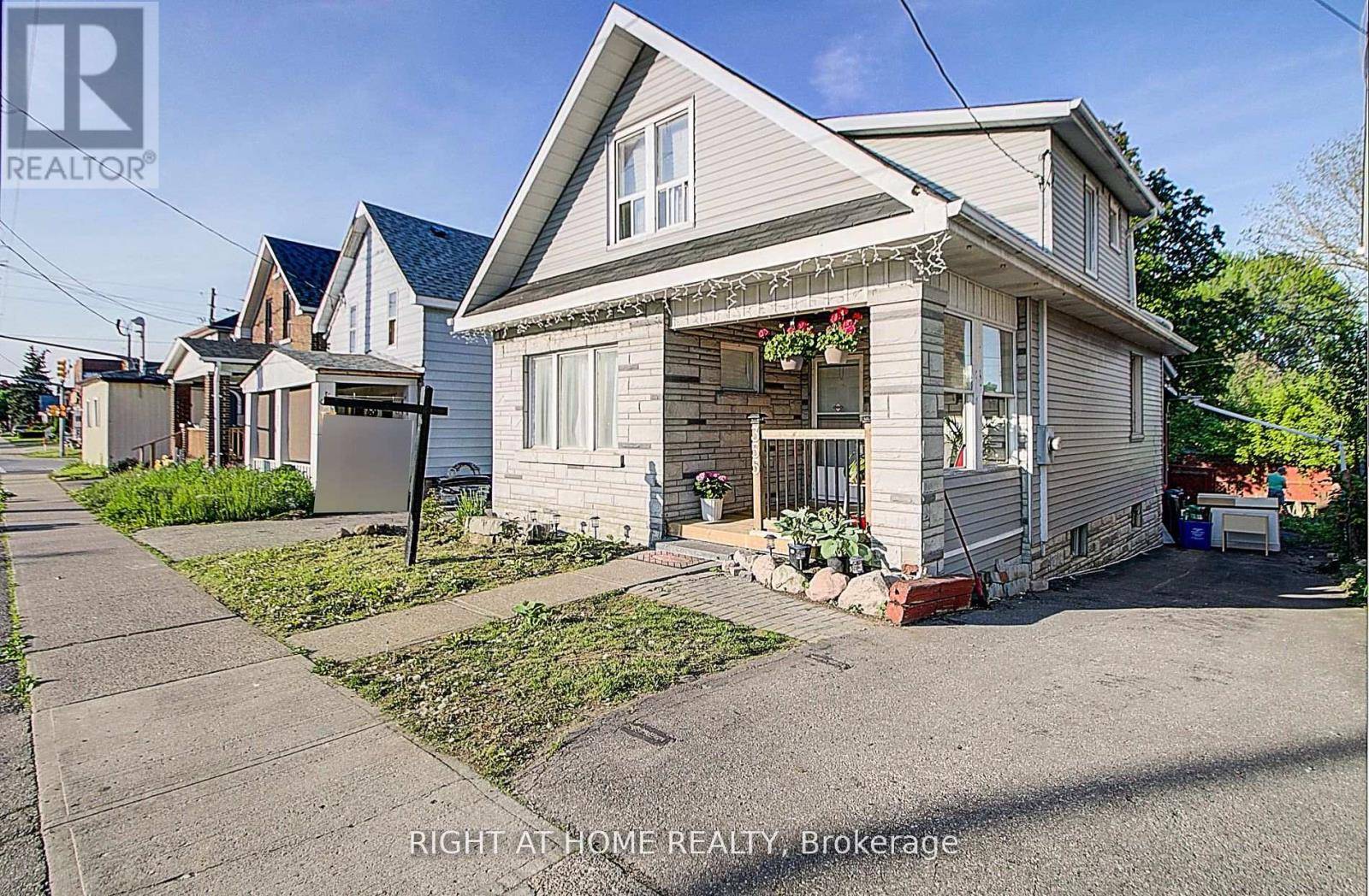 Oshawa (central), ON L1H5J4,355 RITSON ROAD S