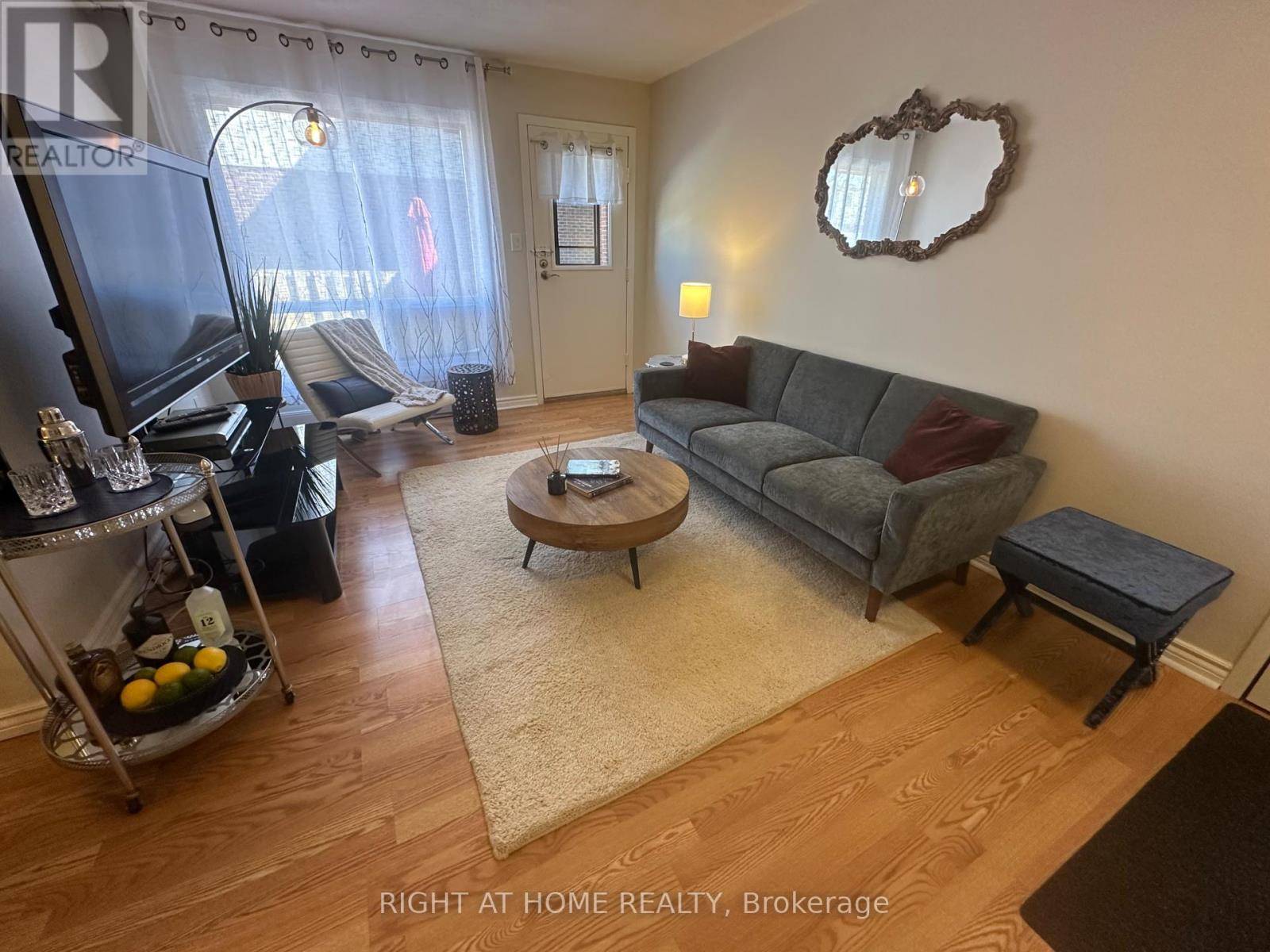 Oshawa (lakeview), ON L1J6G4,1100 Oxford ST #44