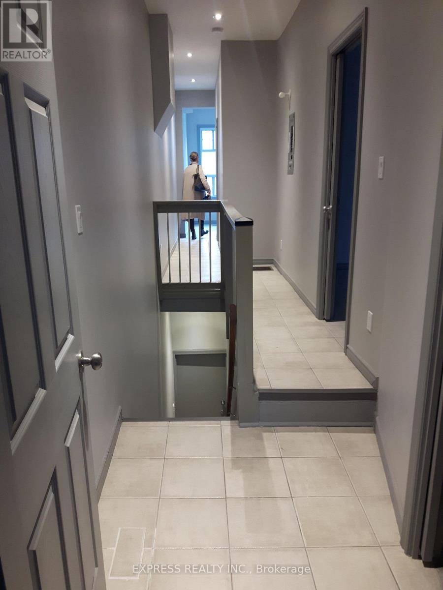 Toronto (south Riverdale), ON M4M2G9,304 Broadview AVE East #Upper