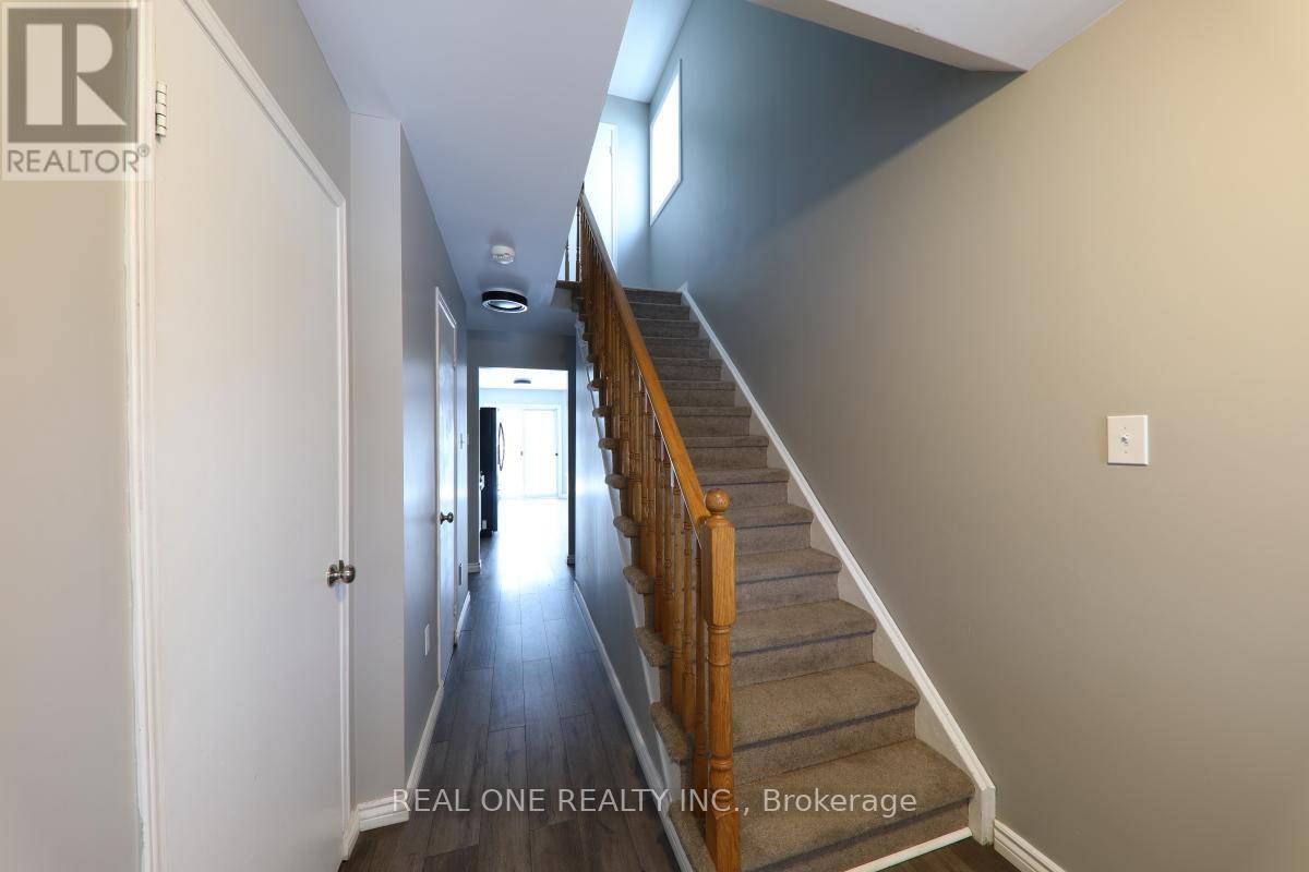 Whitby (rolling Acres), ON L1R2K4,106 CREEKWOOD CRESCENT