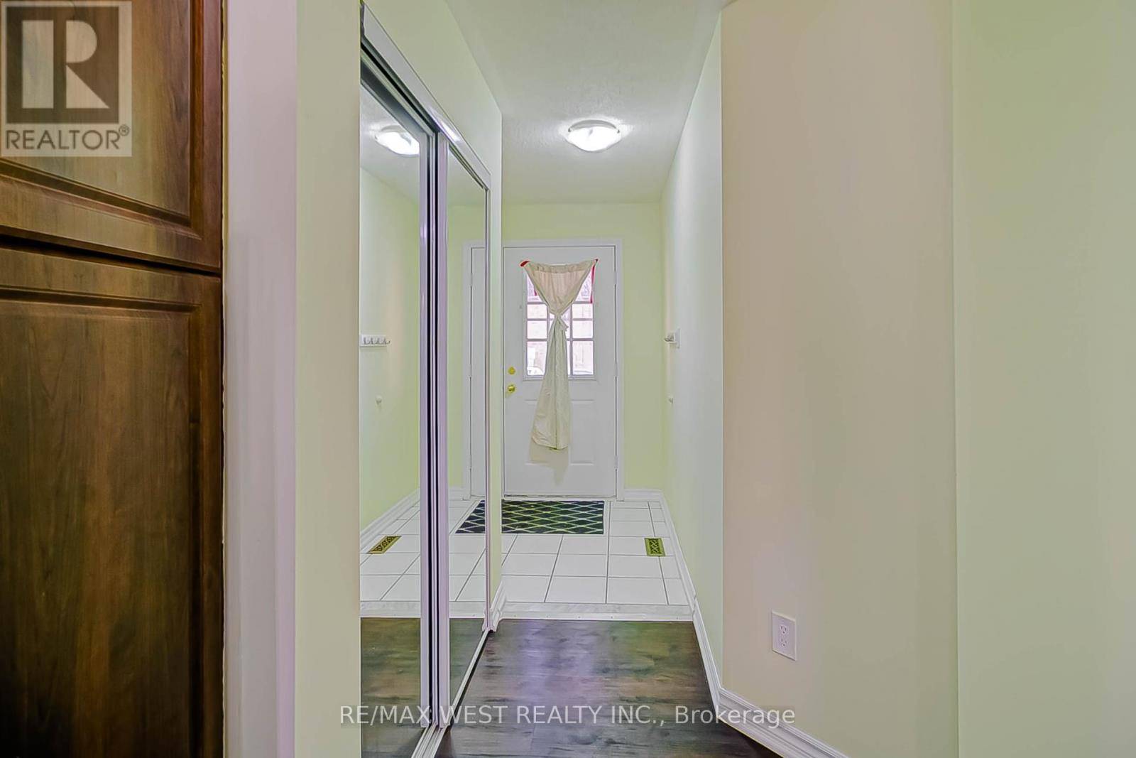 Toronto (rouge), ON M1C5C6,6400 Lawrence AVE East #12