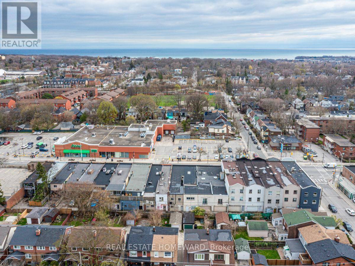 Toronto (east End-danforth), ON M4C1K9,2438 DANFORTH AVENUE