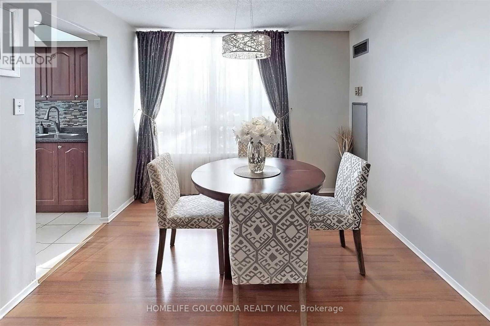 Toronto (milliken), ON M1V5E3,350 Alton Towers CIR #1508