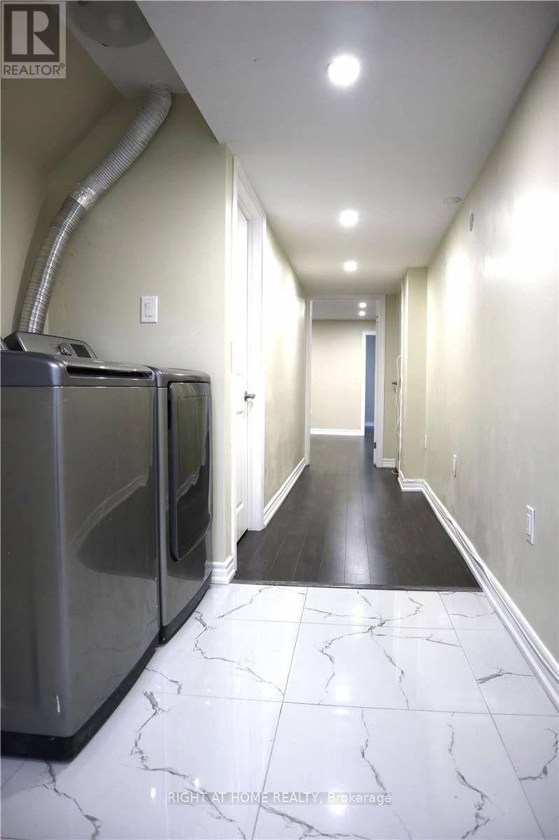 Pickering (brock Ridge), ON L1X2R2,2138 SAFFRON DRIVE