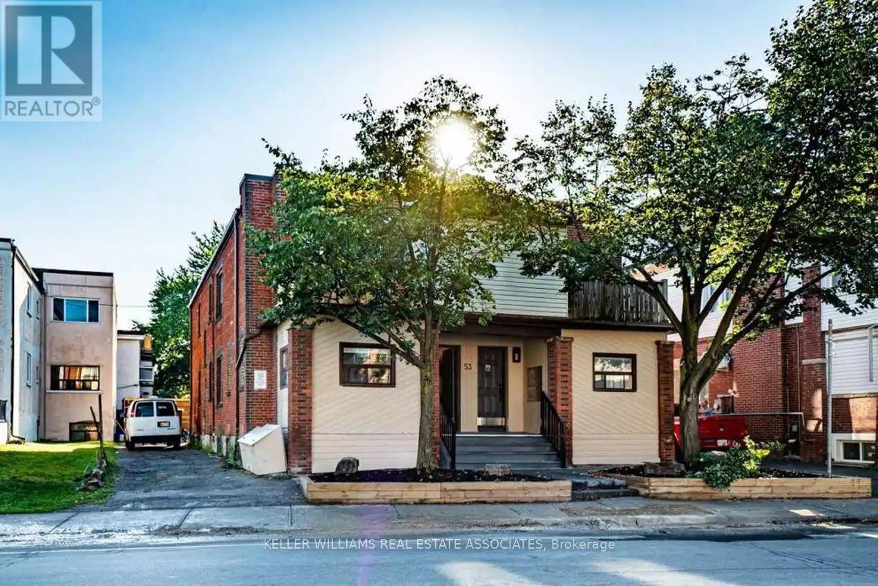 Toronto (east End-danforth), ON M4C5B1,53 Dawes RD #204