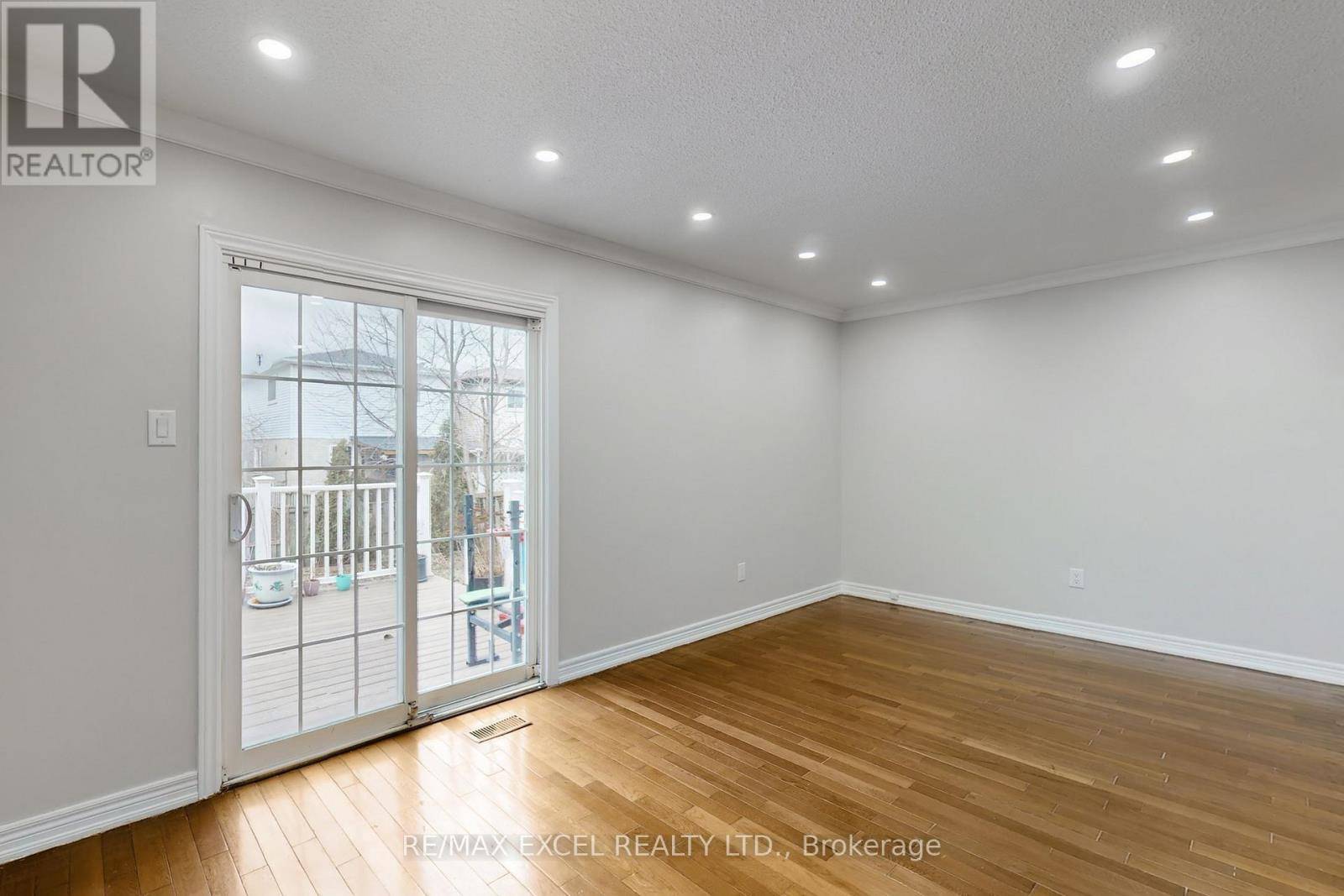 Toronto (milliken), ON M1V2X1,52 MARESFIELD DRIVE