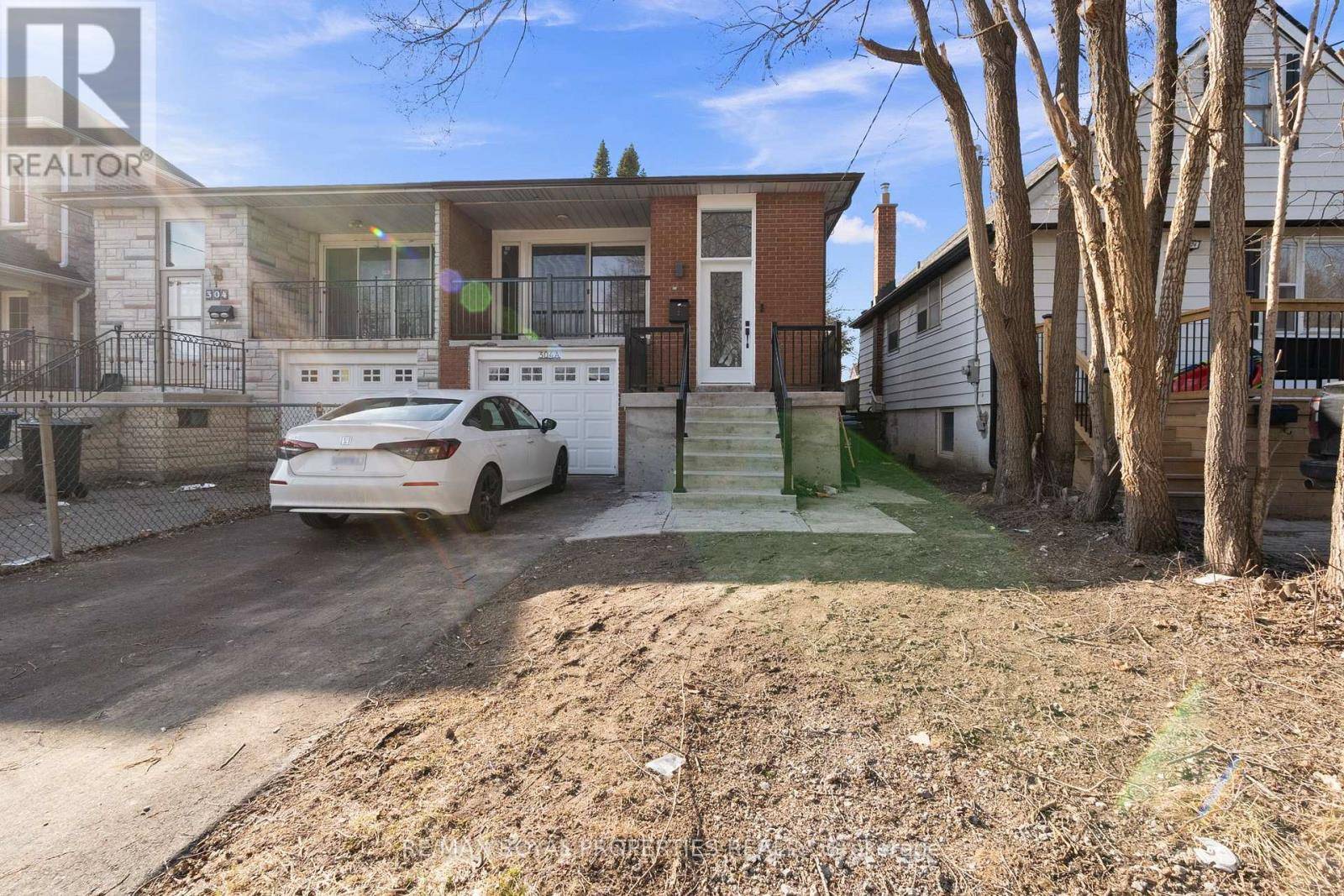 Toronto (birchcliffe-cliffside), ON M1N2K2,304A AYLESWORTH AVENUE