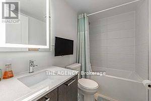 Toronto (east End-danforth), ON M4C1K5,2301 Danforth AVE #320