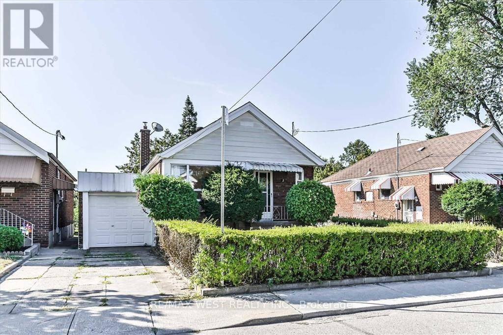 Toronto (danforth Village-east York), ON M4J2K8,5 DIEPPE ROAD S