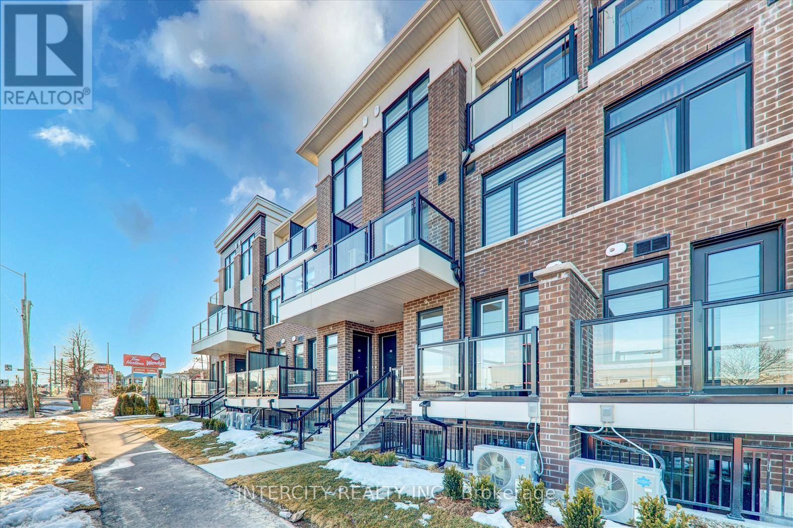 Pickering (woodlands), ON L1V0H1,755 Omega DR #323