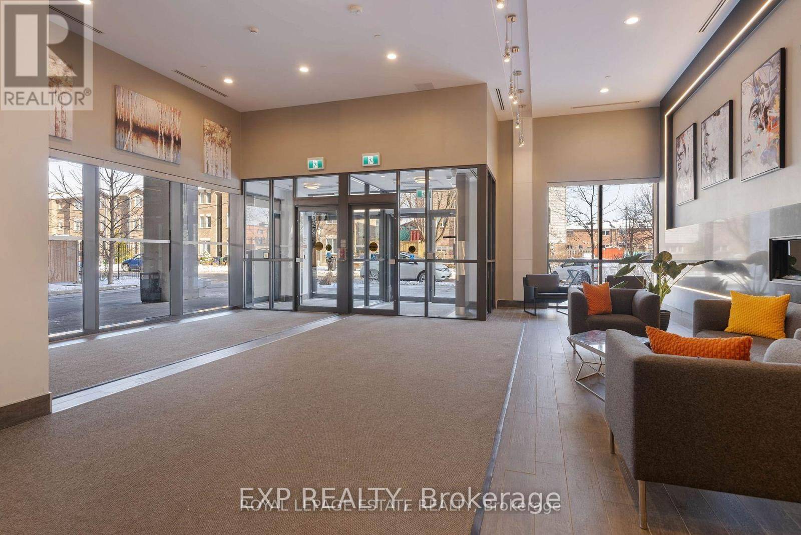 Toronto (east End-danforth), ON M4C0A6,8 Trent AVE #410