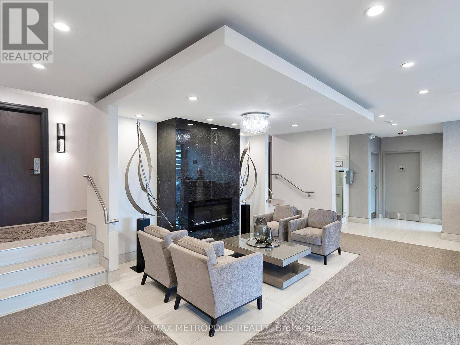 Whitby (port Whitby), ON L1N9G1,340 Watson ST West #507