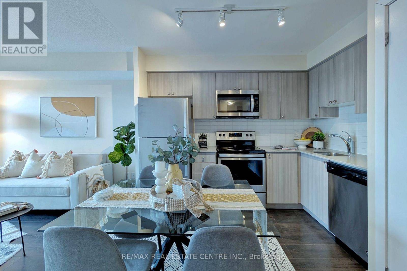 Pickering (bay Ridges), ON L1W0B6,1255 Bayly ST #2010