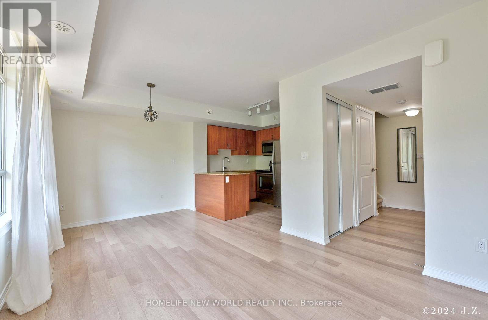 Toronto (malvern), ON M1B0C4,90 Orchid Place DR #307
