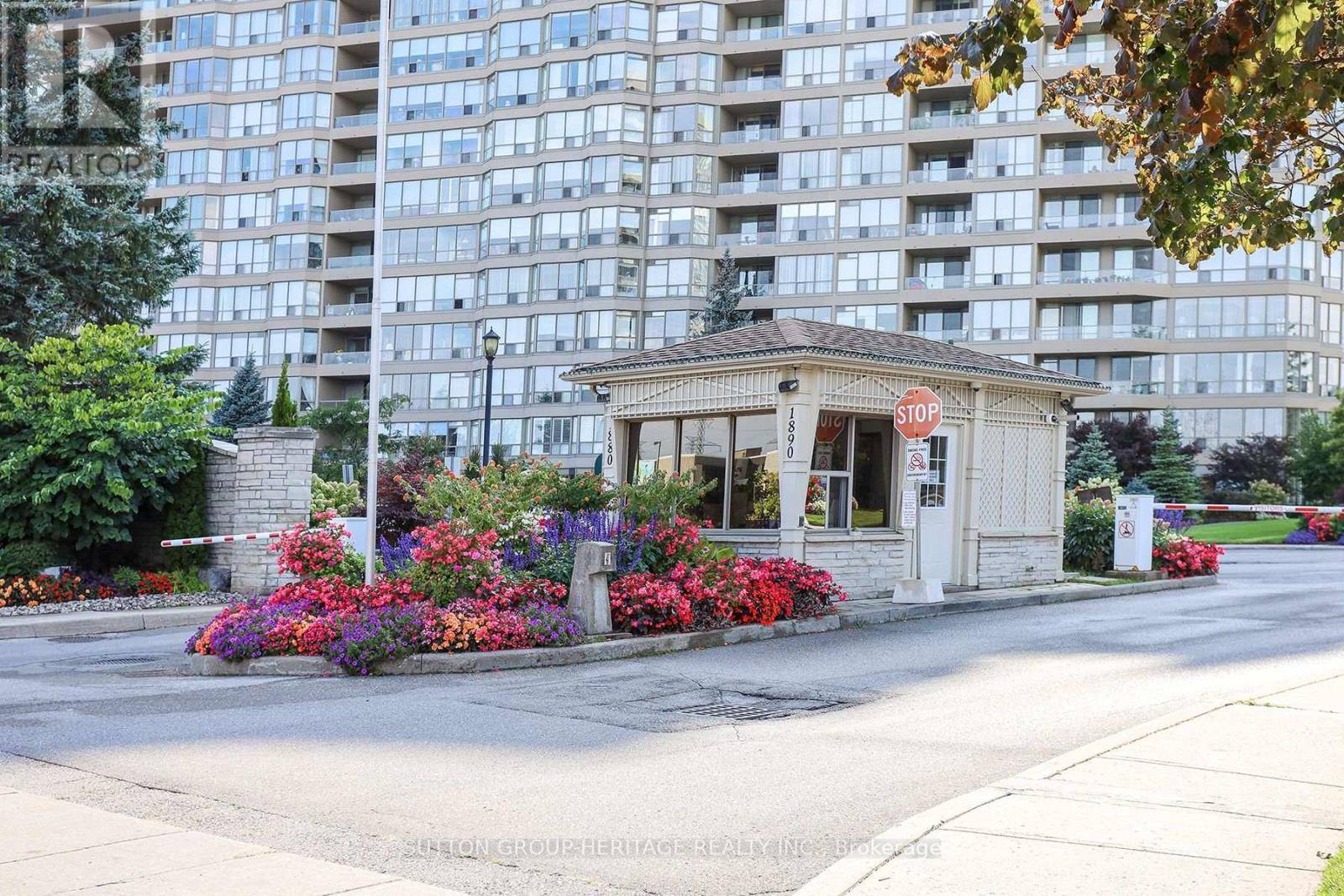 Pickering (town Centre), ON L1V6B3,1880 Valley Farm RD #1229