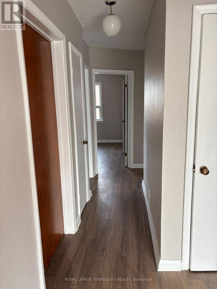 Toronto (clairlea-birchmount), ON M1K1Z7,21 Hubert AVE #MAIN